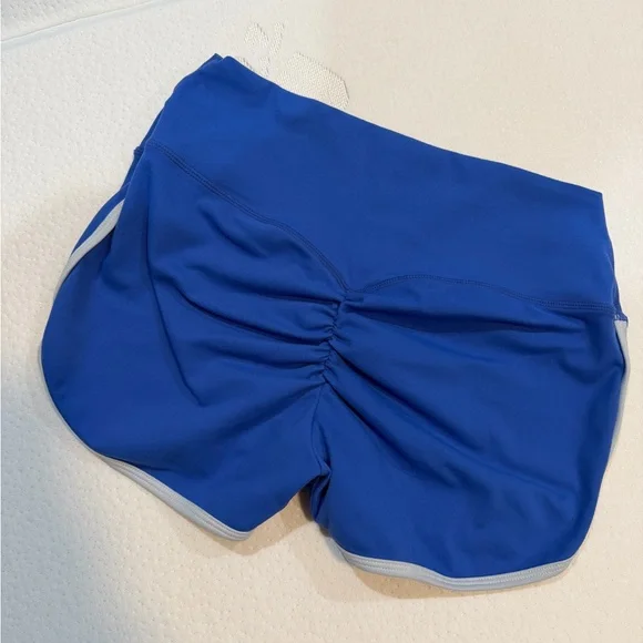 Violate Shorts - Picture 2 of 3